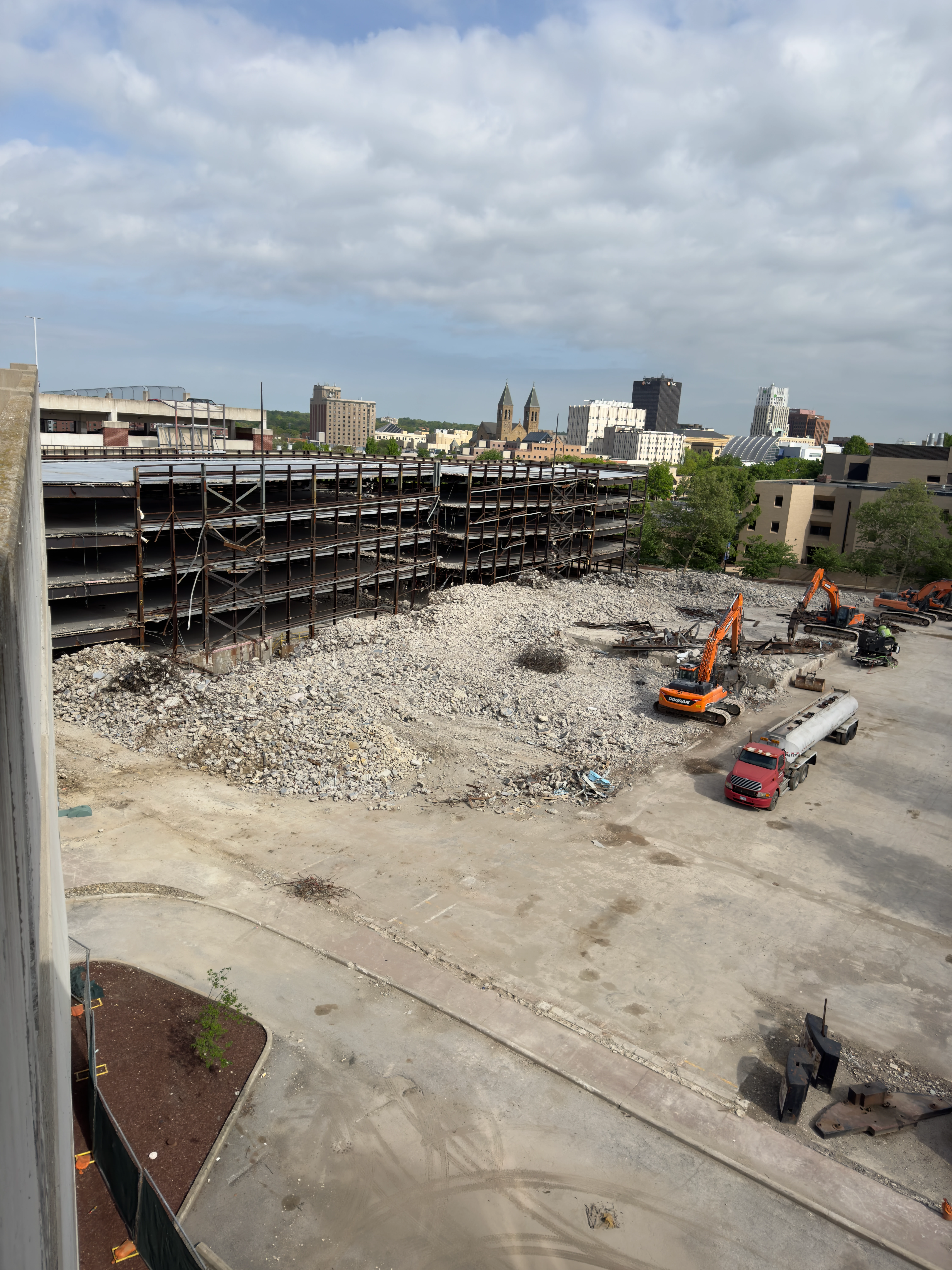 Universidad de Akron, Akron, Ohio, Estados Unidos - 7 de mayo de 2024