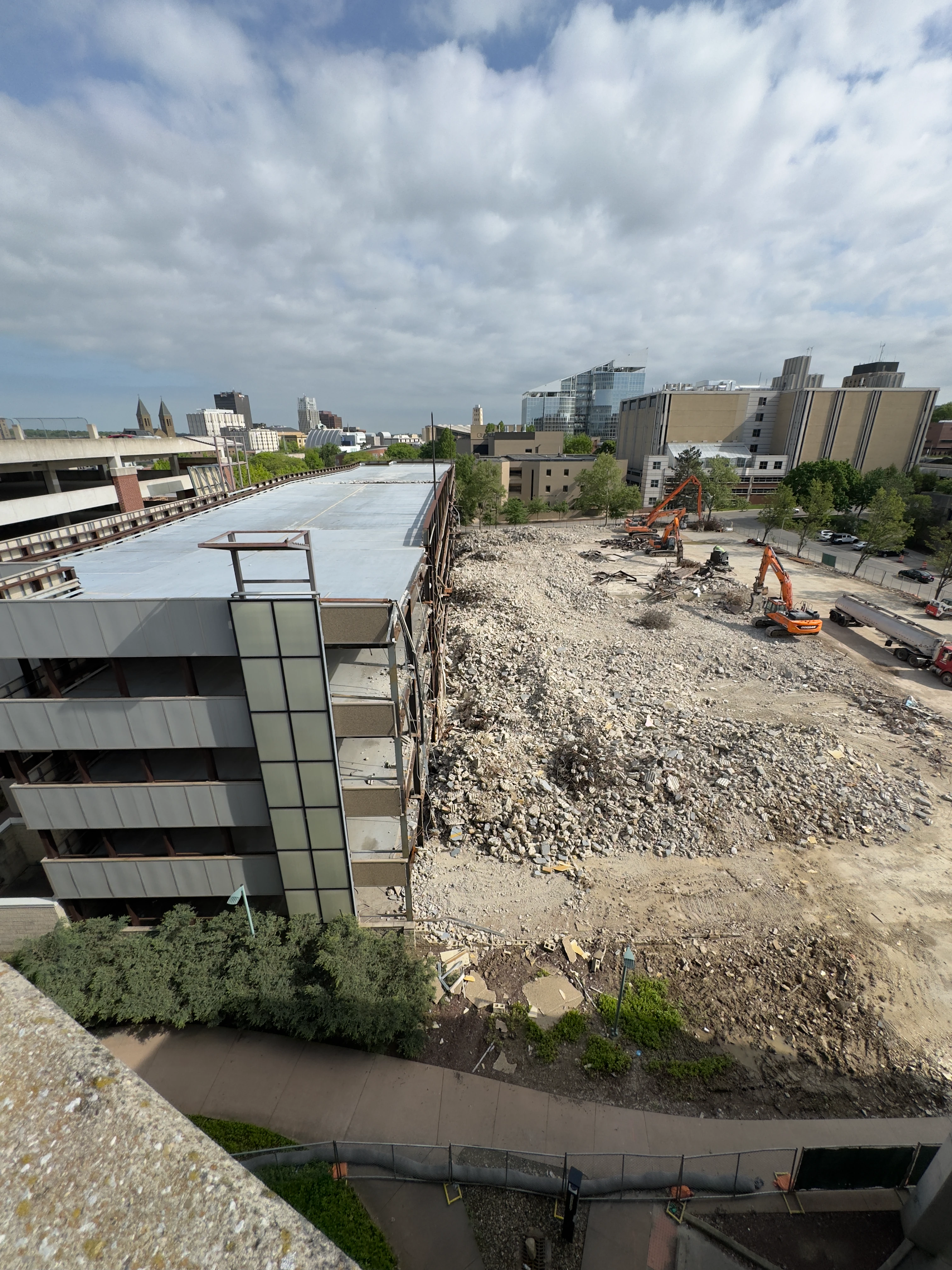 Universidad de Akron, Akron, Ohio, Estados Unidos - 7 de mayo de 2024